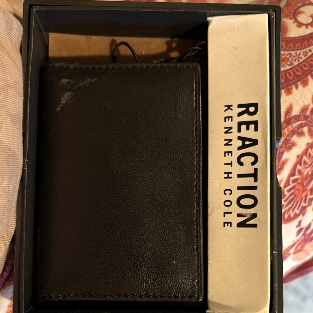 Kenneth Cole Reaction Black Card Holder